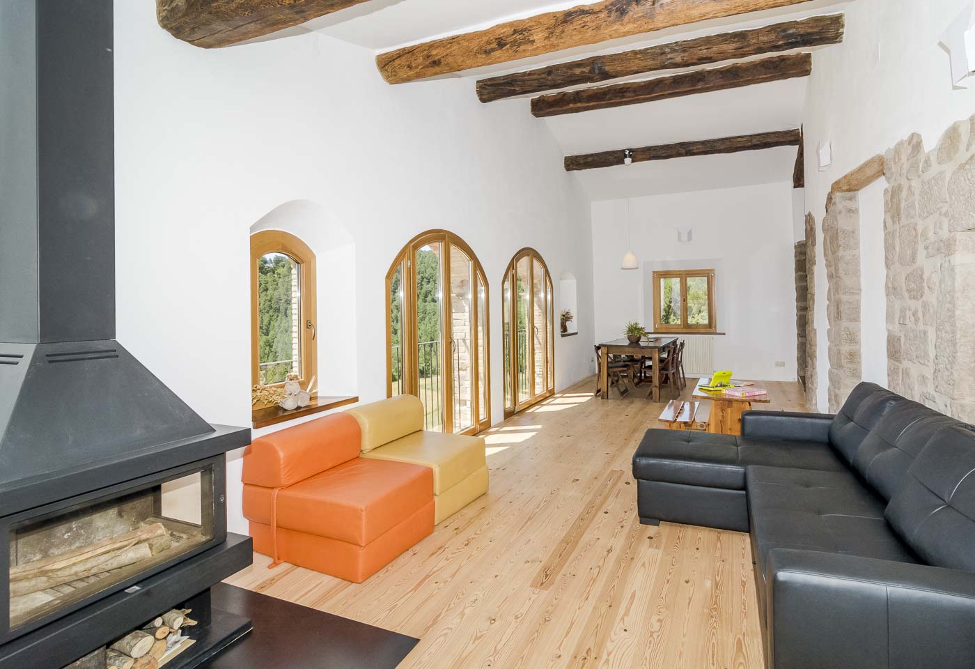 Excelente sala de estar con mucha luz 